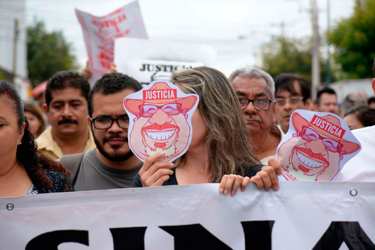 Cunden protestas a un mes del asesinato de Javier Valdez