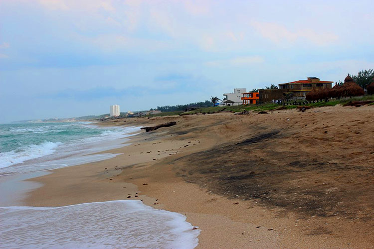 Continúan los derrames de hidrocarburo en Playa Miramar