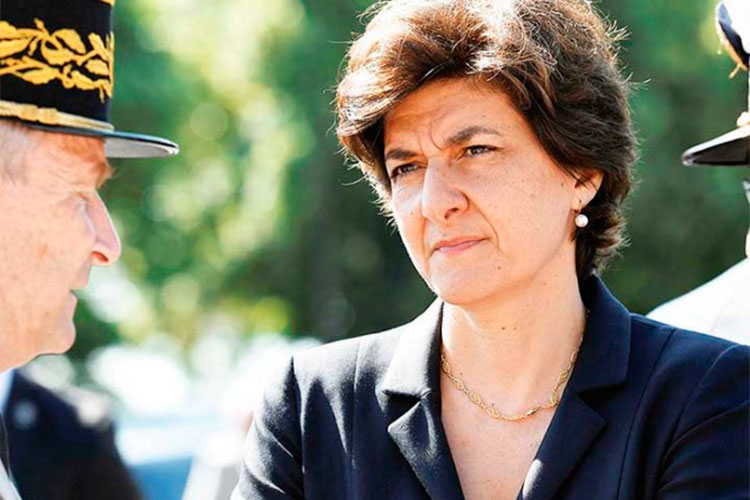 Ministra de Defensa tira la toalla en Francia