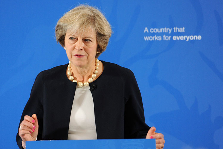 Theresa May permanecerá en el cargo