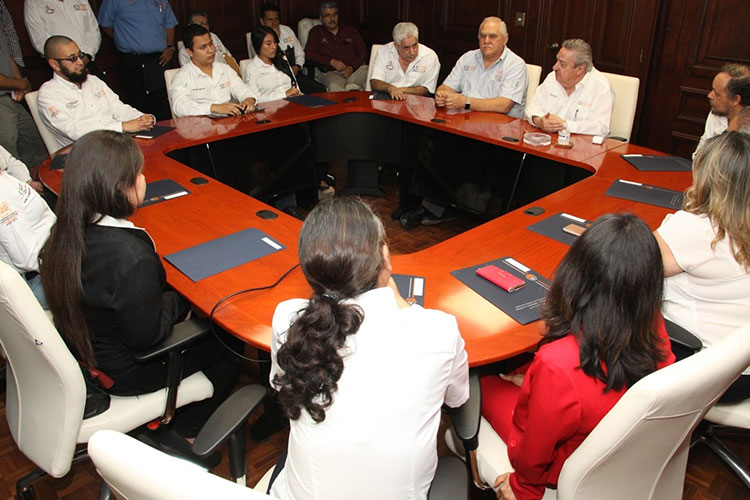 Certifica ANFECA a docentes de la Facultad de Comercio-UAT Victoria