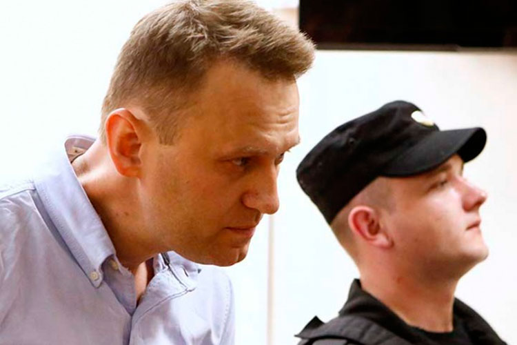 Dan un mes de cárcel al mayor rival de Putin por fraguar protestas