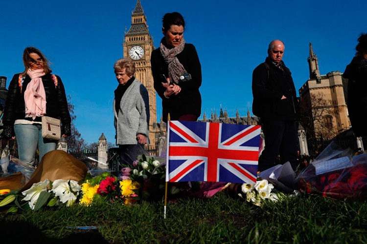 Exigen que dimita May por el ataque en Londres