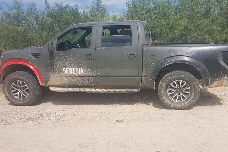 Aseguran camioneta militar ‘clonada’