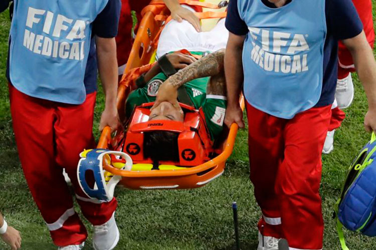 Carlos Salcedo será baja tres meses