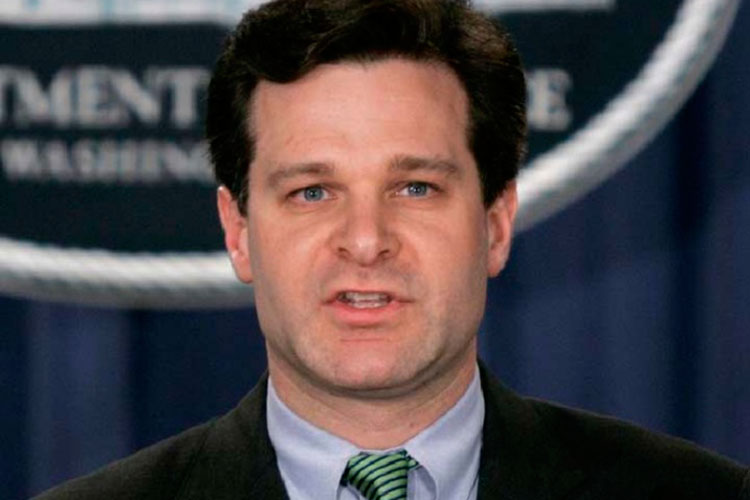 Trump elige a Christopher A. Wray como candidato a dirigir el FBI