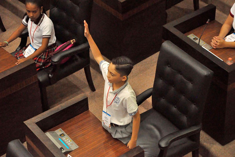 Estudiantes participan en Diputados por un Día 2017