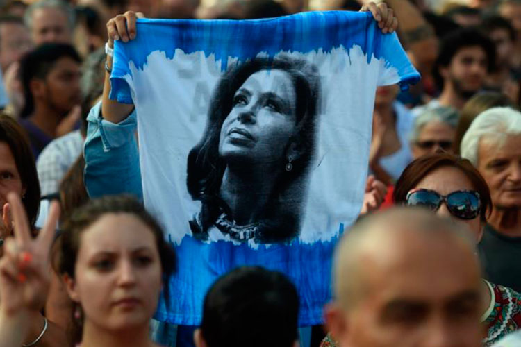 Cristina Fernández regresa a la arena política