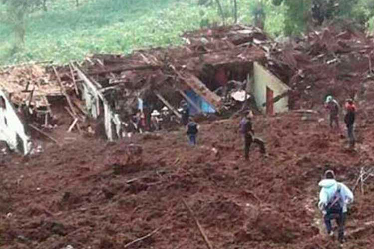 Mueren al menos 11 personas en Guatemala por deslave