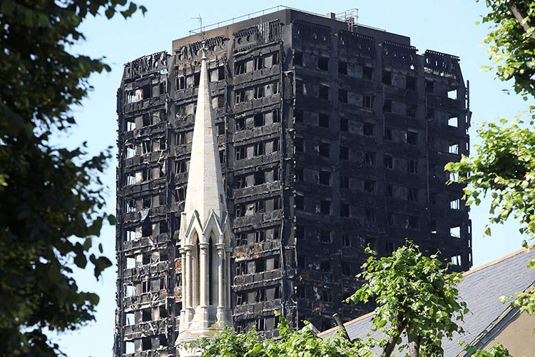 Damnificados por incendio en Londres serán reubicados en edificio de lujo