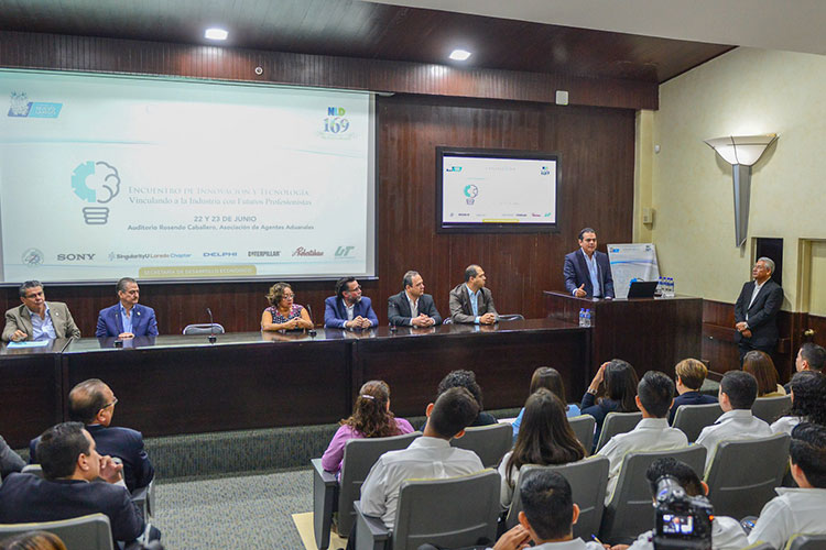 Promueven acercamiento de futuros profesionistas con sector empresarial