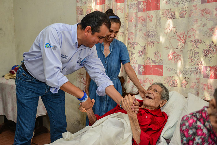 Atiende Médico en tu puerta a personas necesitadas