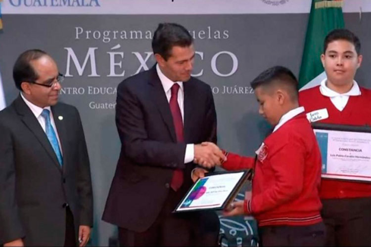 Peña Nieto destaca en Guatemala la Reforma Educativa