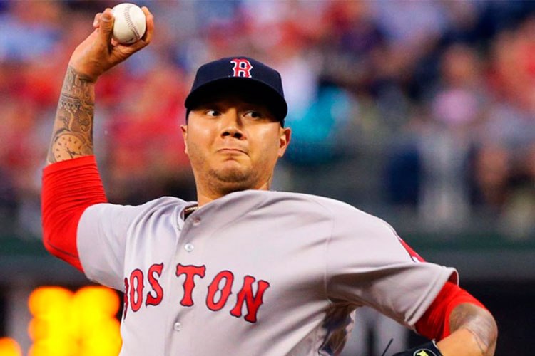 Héctor Velázquez consigue primera victoria en Grandes Ligas