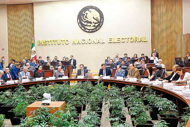 AMLO y Anaya lideran aparición en spots
