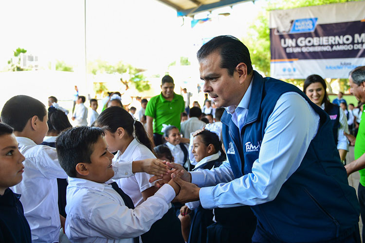 Por cumplir gobierno municipal la meta de ayudar cien escuelas