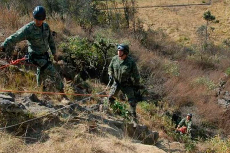 Localizan cuerpos de militares sepultados por alud en Guerrero