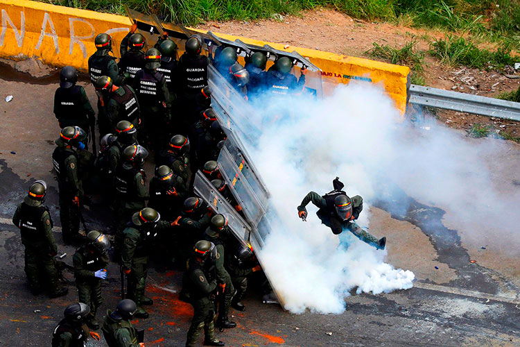 Trasciende en Venezuela la detención de 14 militares