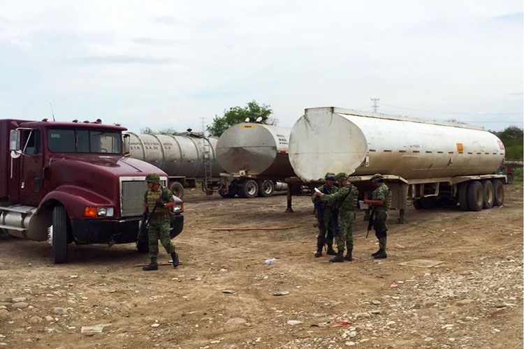 Aseguran 15 vehículos y 67 mil litros de gasolina