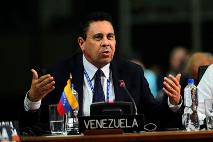 Releva Nicolás Maduro a la canciller Delcy Rodríguez