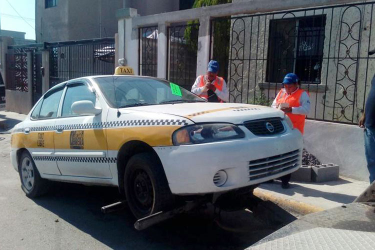 Sacan de ruta ocho taxis en Reynosa