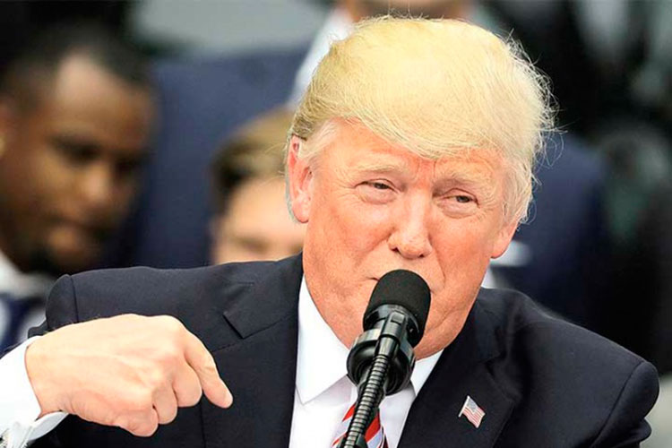 Fiscales demandan a Donald Trump
