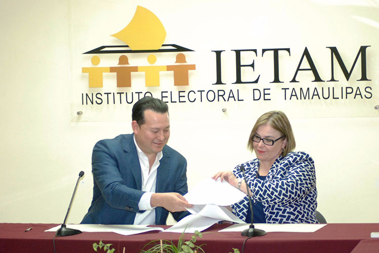 Firma IETAM convenio con mujeres profesionistas