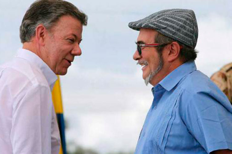 Hospitalizan a Rodrigo Londoño, líder de las FARC