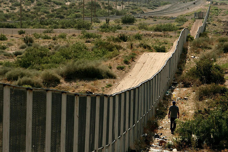 Trump quiere más de mil kilómetros de frontera con México vallados