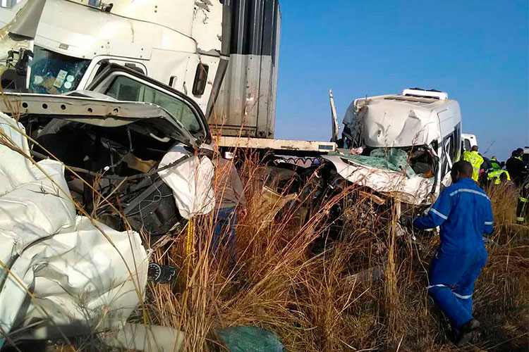 Mueren 18 personas en un accidente de tránsito en Sudáfrica