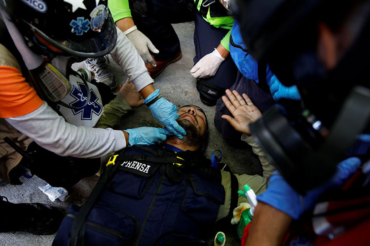Un muerto y cuatro heridos en el inicio de la huelga general en Venezuela