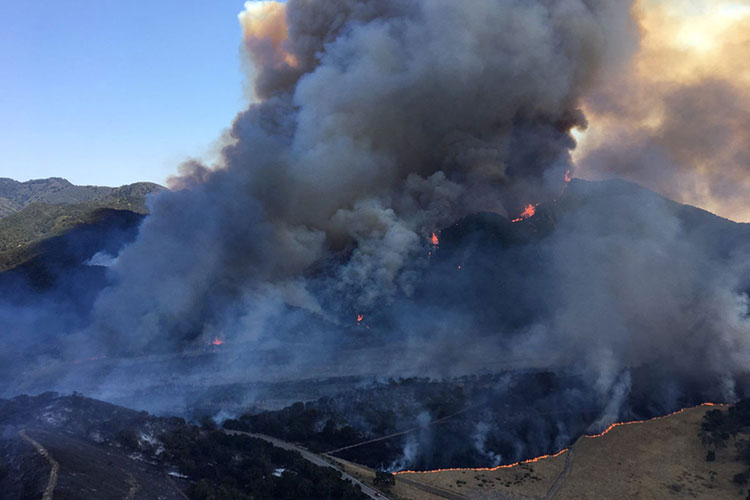 Incendios forestales azotan California
