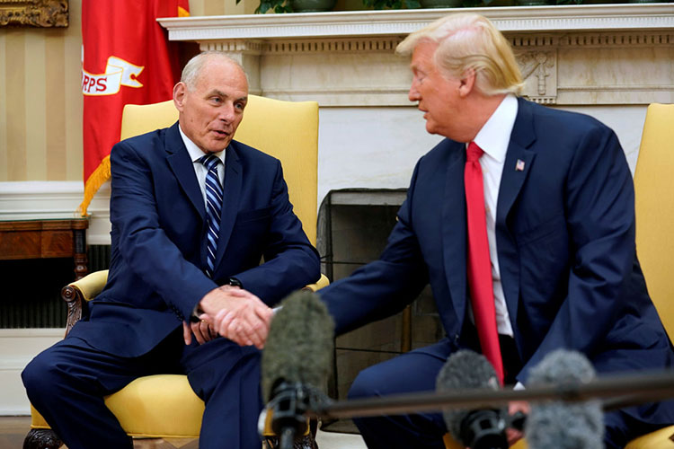 Kelly toma posesión como jefe de Gabinete de Trump