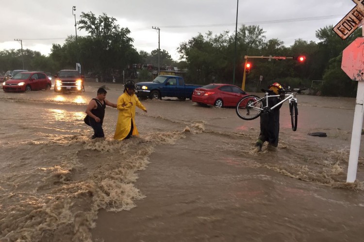 Llovió medio metro, en una hora