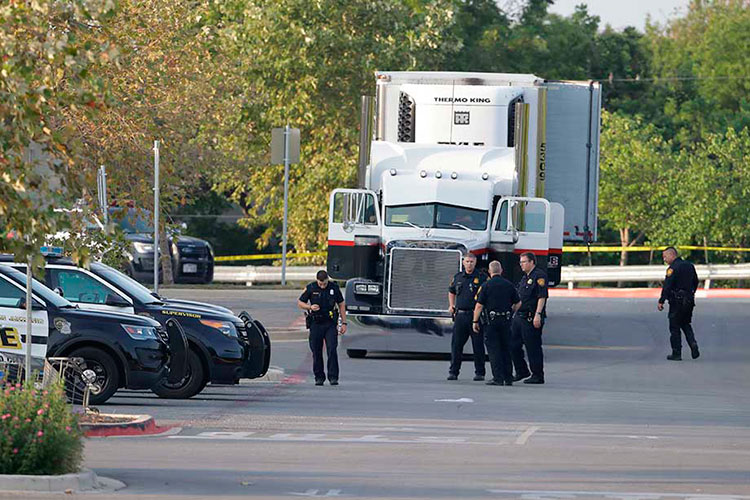 Suman 10 muertos en caso de migrantes hallados en contenedor en Texas