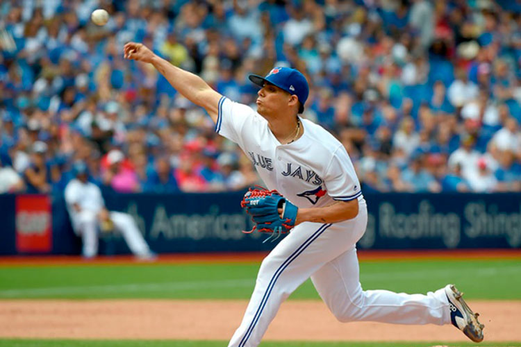 Roberto Osuna llega a tres victorias
