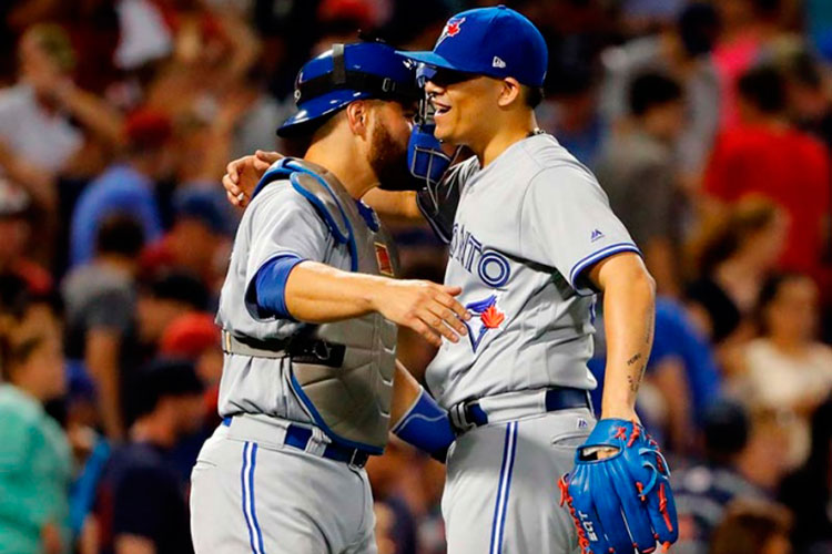 Osuna logra el rescate en Fenway Park