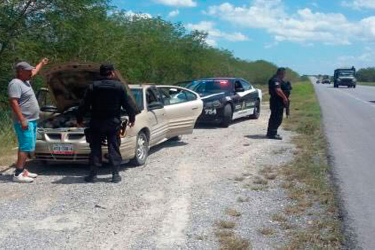 Policía Estatal Acreditable brinda ayuda a turistas en Tamaulipas