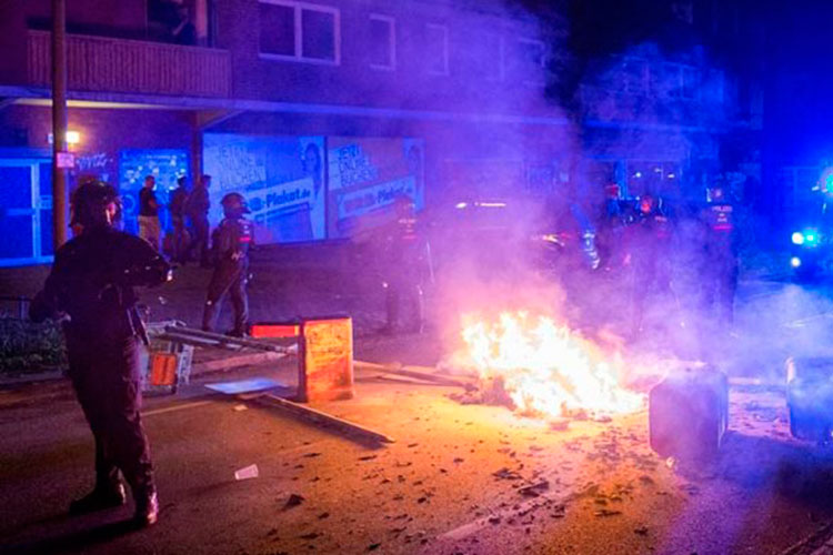 Reportan 476 policías heridos por los disturbios en Hamburgo