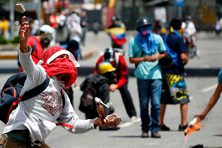 Venezolanos no cesan protestas contra Maduro