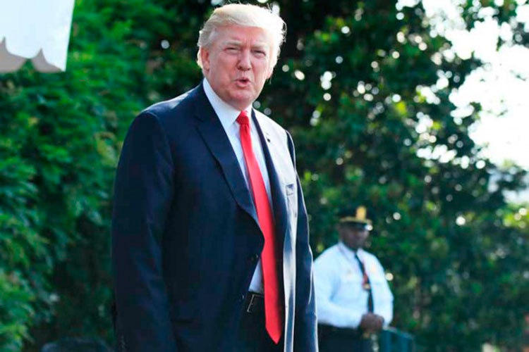 Trump acusa a periódico de frustrar plan para matar líder de EI