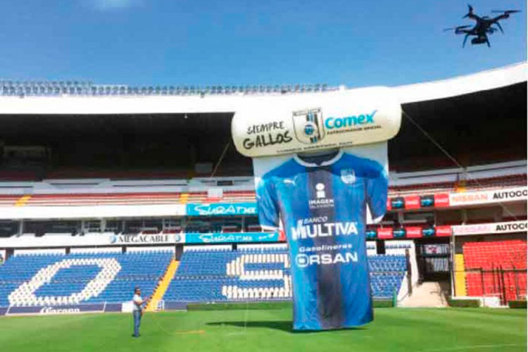 Gallos va con todo; presentó su uniforme de local