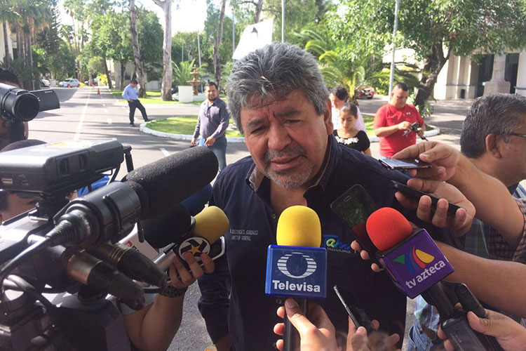 Expide HG primeros vales por desabasto de medicamento
