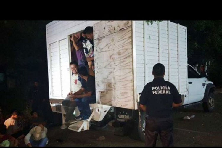 Halla PF en Veracruz a 43 migrantes hacinados en camión