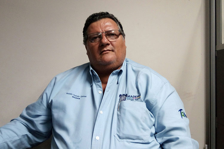 Escuelas no pueden condicionar ni obligar a la compra de uniformes