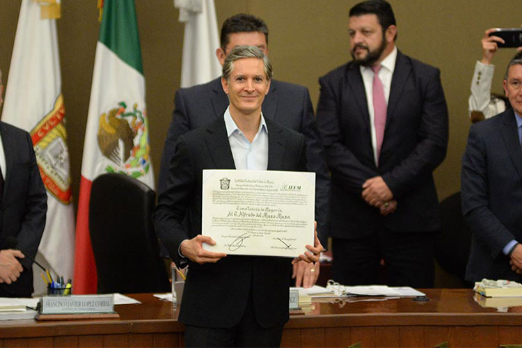 Alfredo del Mazo recibe constancia de mayoría