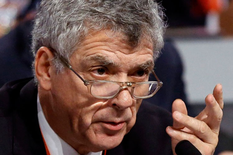 Villar y su hijo pagan fianza para salir de prisión