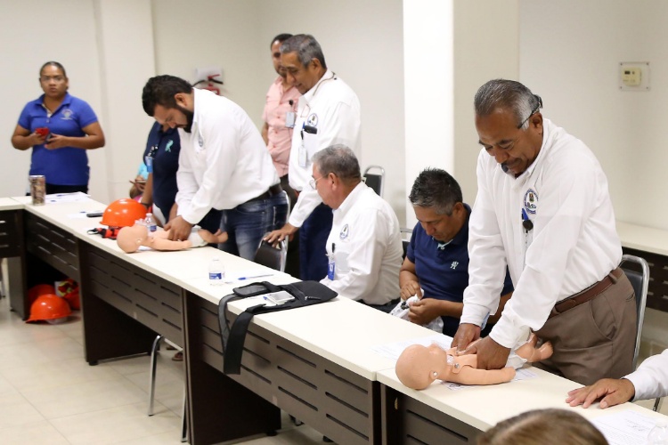 Capacitan a servidores para garantizar seguridad en el Congreso