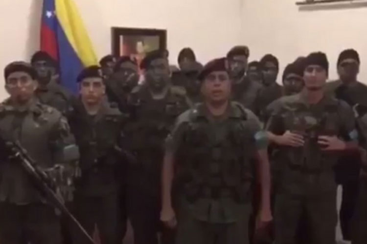 Grupo militar se subleva contra la ‘tiranía asesina’ de Maduro