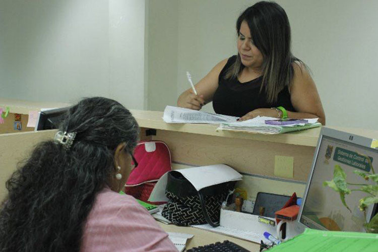 Trabajo a distancia debe contar también con prestaciones y contrato